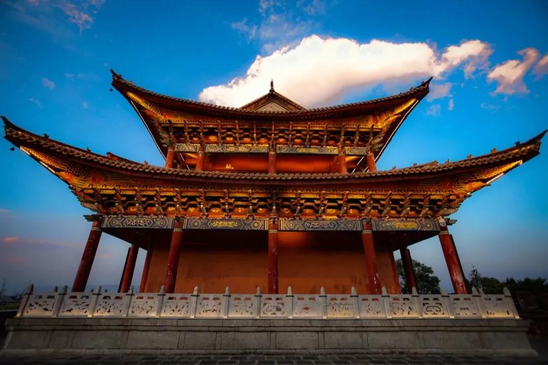 在大理城墻上逛古風(fēng)集市是一種什么體驗？