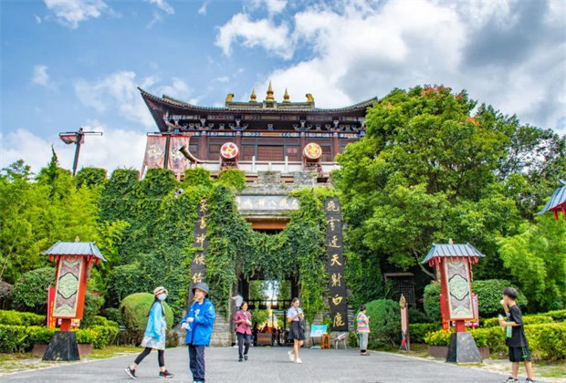 大理旅游特輯 | 閑逛天龍八部影視城，武俠世界能否勾起青春回憶？